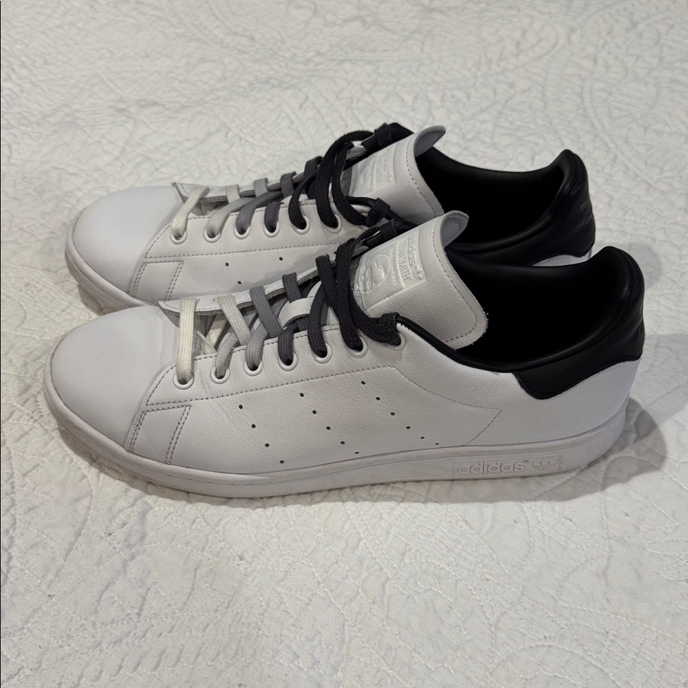 Adidas Men's Stan Smith White and Black Sneakers Mens Size 12 Great Condition - Picture 2 of 7